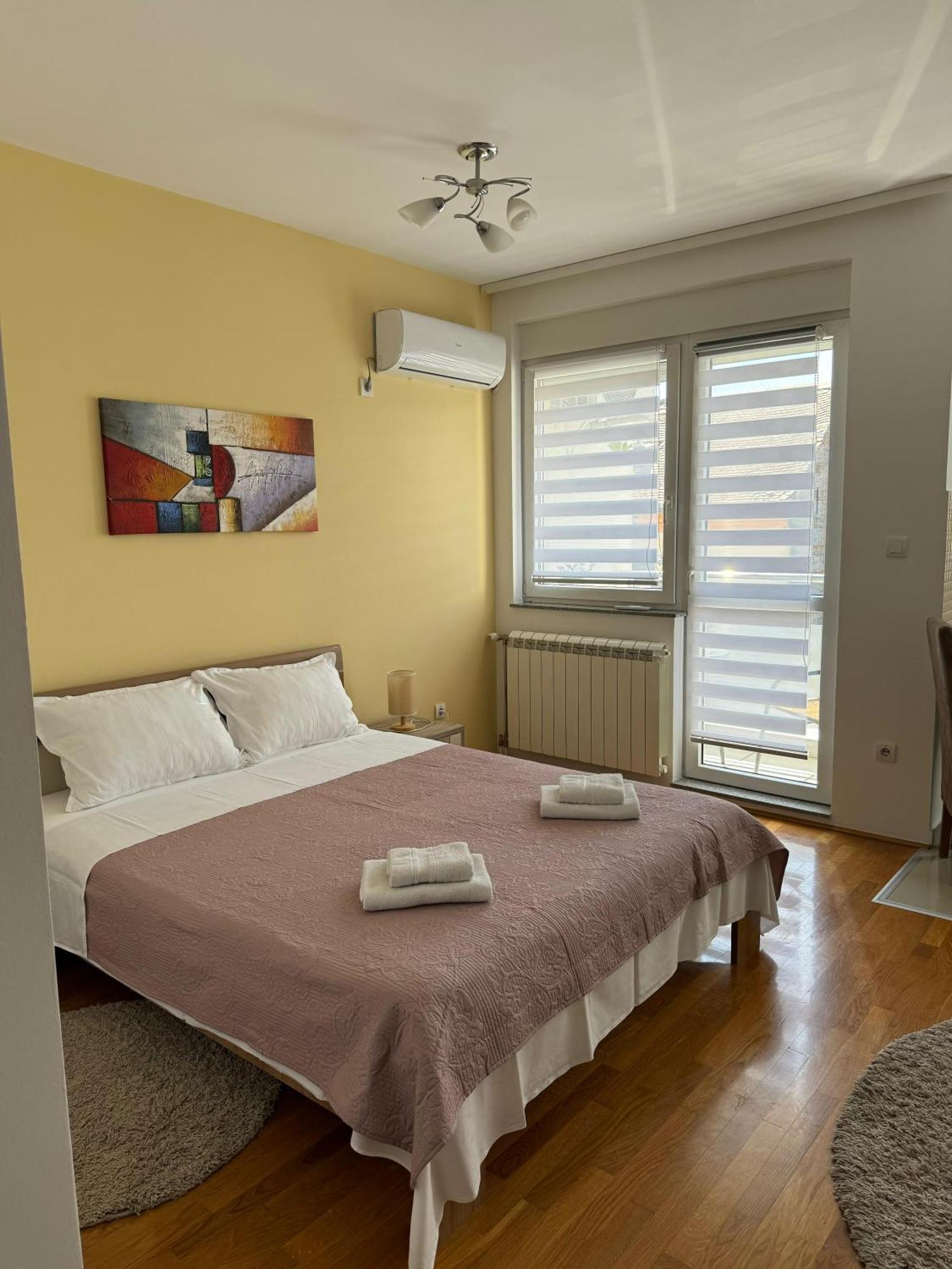 סרמסקה מיטרוביקה Angellina Apartmani מראה חיצוני תמונה