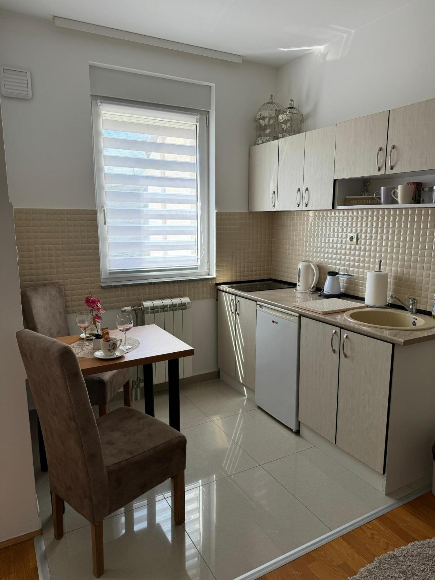 סרמסקה מיטרוביקה Angellina Apartmani מראה חיצוני תמונה